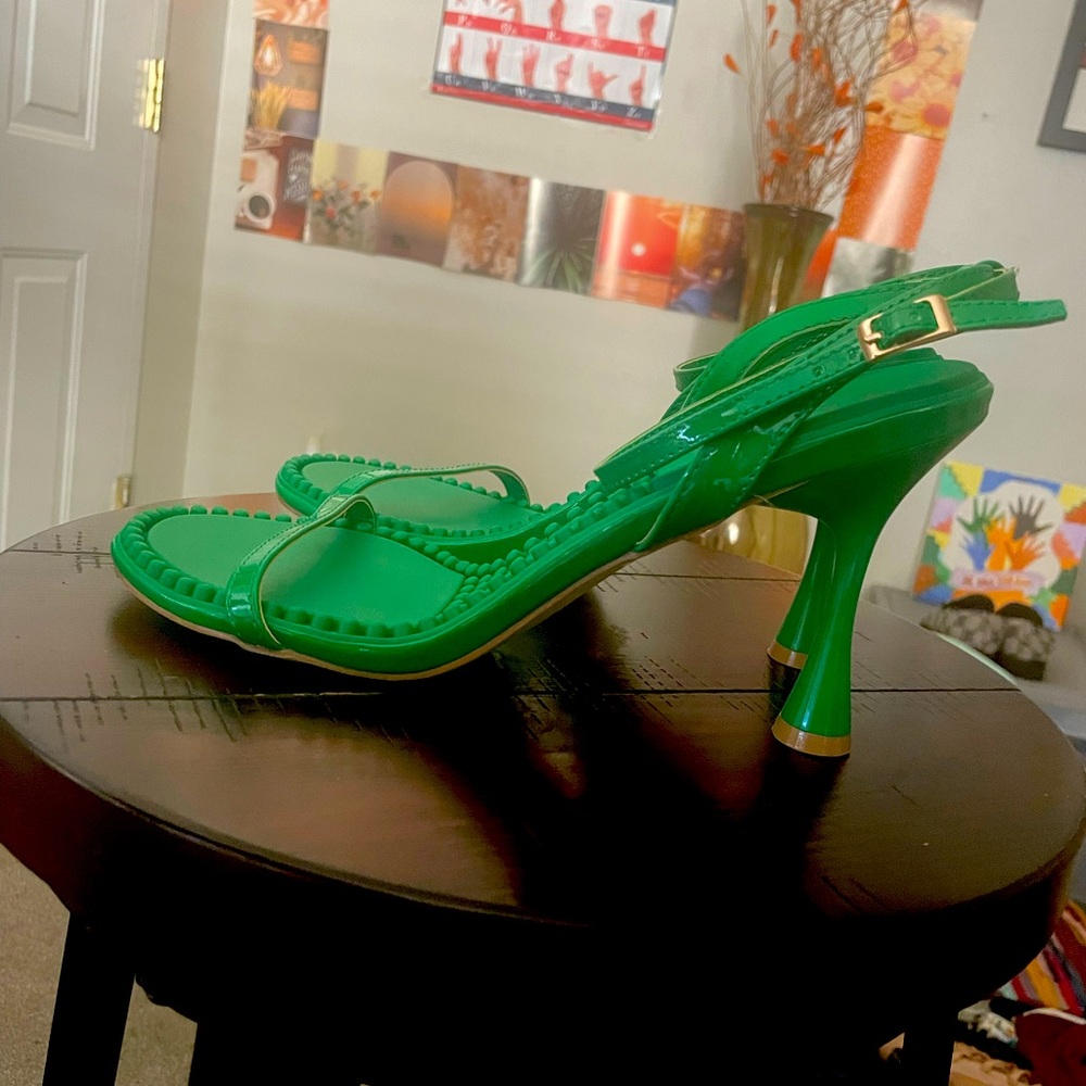 Beautiful Green heel